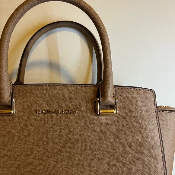 Michael Kors Selma Handbag - Picture 4 of 4